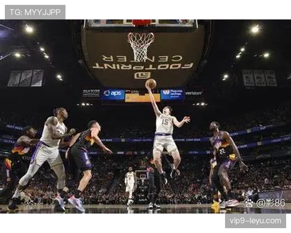 戴维斯关键比赛闪耀全场，率队逆转取胜引关注