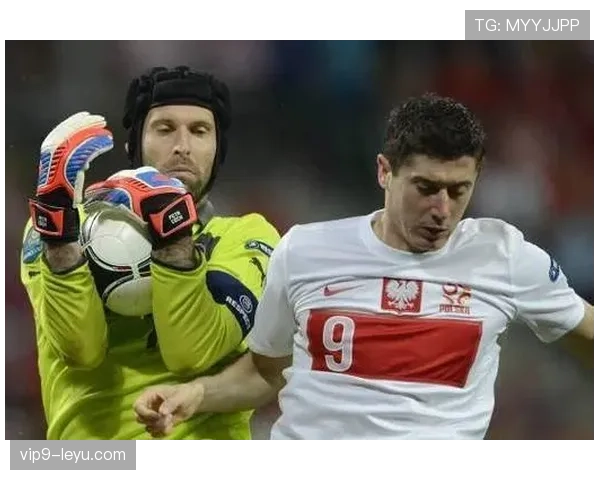 诺伊尔战术执行力惊人，助球队实现完美防守体系