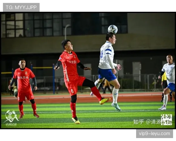 新赛季足球赛事看点揭晓：巨星云集战术对决引热议