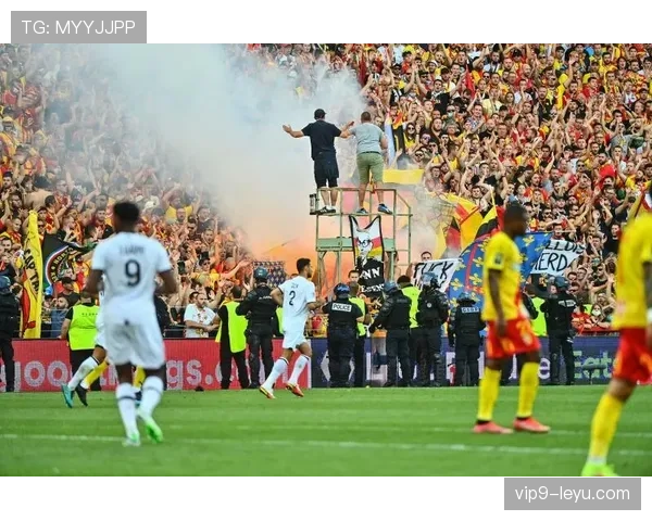 萨达尔球场迎来新赛季，球迷热盼球队再创辉煌