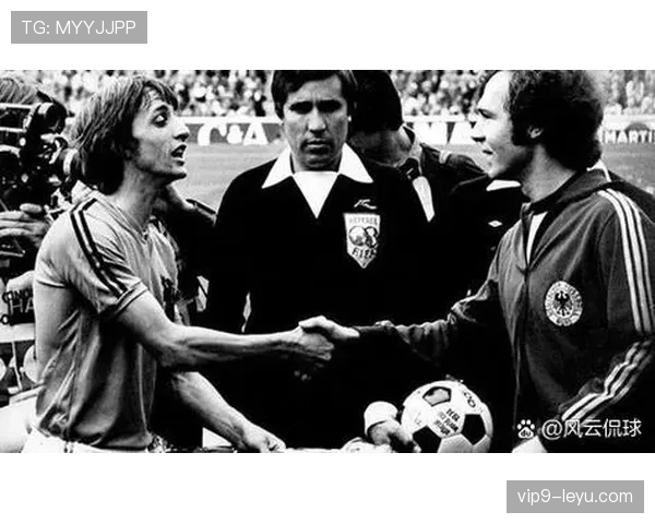 克鲁伊夫与贝肯鲍尔：足球智慧的巅峰对话与战术革命