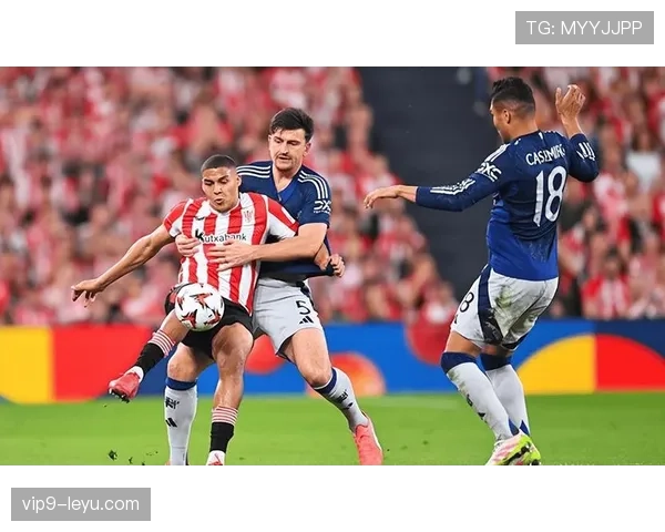 马奎尔战术适配性解析:球队如何灵活调整策略应对不同对手 马奎尔战术适配性解析:球队如何灵活调整策略应对不同对手