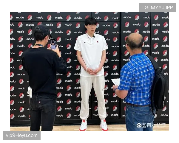 杨瀚森家里冰箱塞满蛋白粉，邻居以为他开健身房