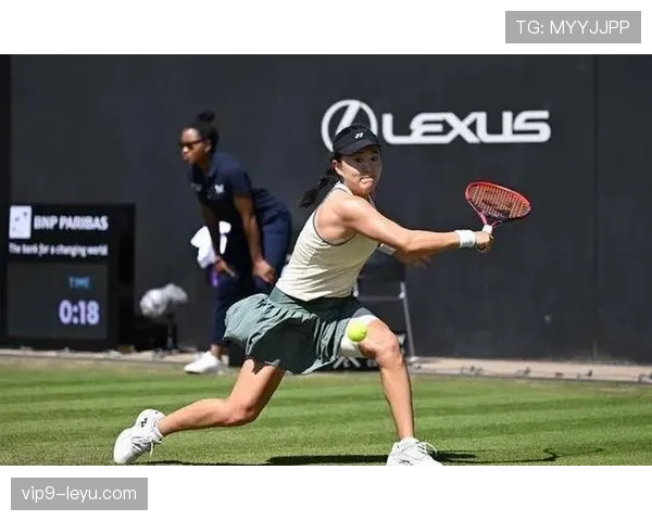 朱琳训练完直接拎包去秀场，这状态说是超模谁不信