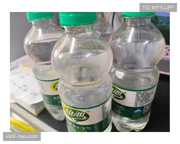 贝林厄姆家冰箱里塞满能量饮料，连矿泉水都要冰镇三小时才喝